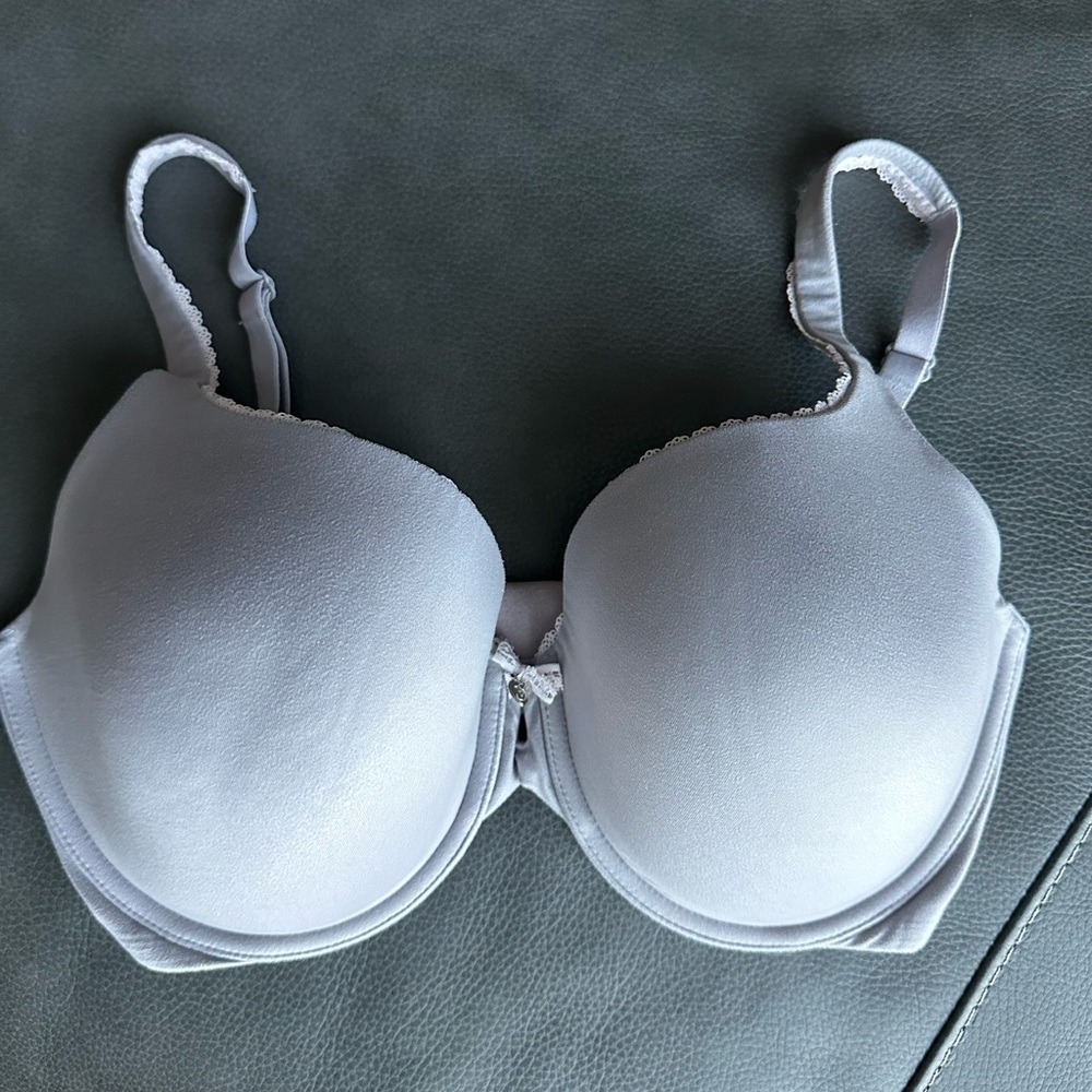 Victoria’s Secret Body by Victoria Lightly Padded Bra Gray Size 34DDD
